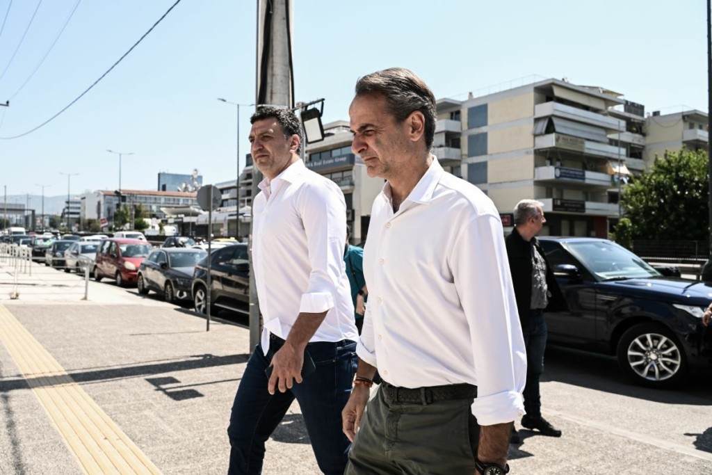 Στο Συντονιστικό Κέντρο Επιχειρήσεων ο Κυριάκος Μητσοτάκης (pics)