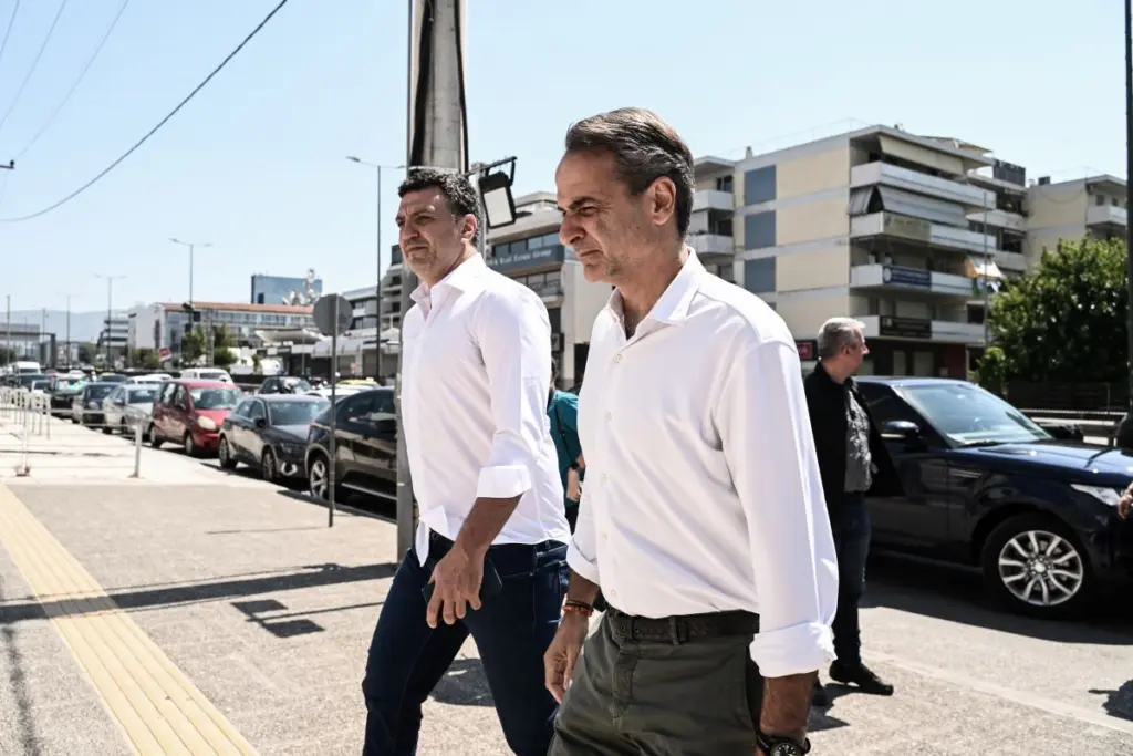 Στο Συντονιστικό Κέντρο Επιχειρήσεων ο Κυριάκος Μητσοτάκης (pics)