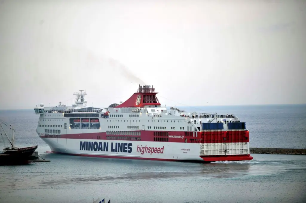 Η απάντηση της Minoan Lines για το πλοίο που δεν έδεσε στην Μήλο – “Πρώτα η ασφάλεια των επιβατών”