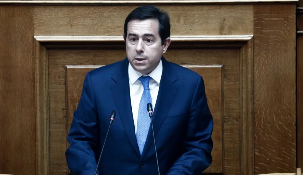 Μηταράκης προς Κωνσταντοπούλου: Δεν μας ενοχλεί η φωνή σας, μας ενοχλεί το ήθος, ο τρόπος που εκφράζεστε