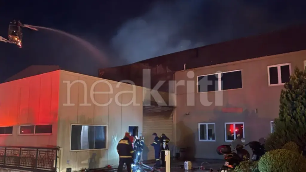 Φωτιά στο Ηράκλειο – Στις φλόγες το πιεστήριο της εφημερίδας “Νέα Κρήτη”