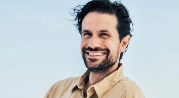 Ο Ορφέας Αυγουστίδης ξεκίνησε τις βουτιές στη θάλασσα μετά το φινάλε του “Σασμού”