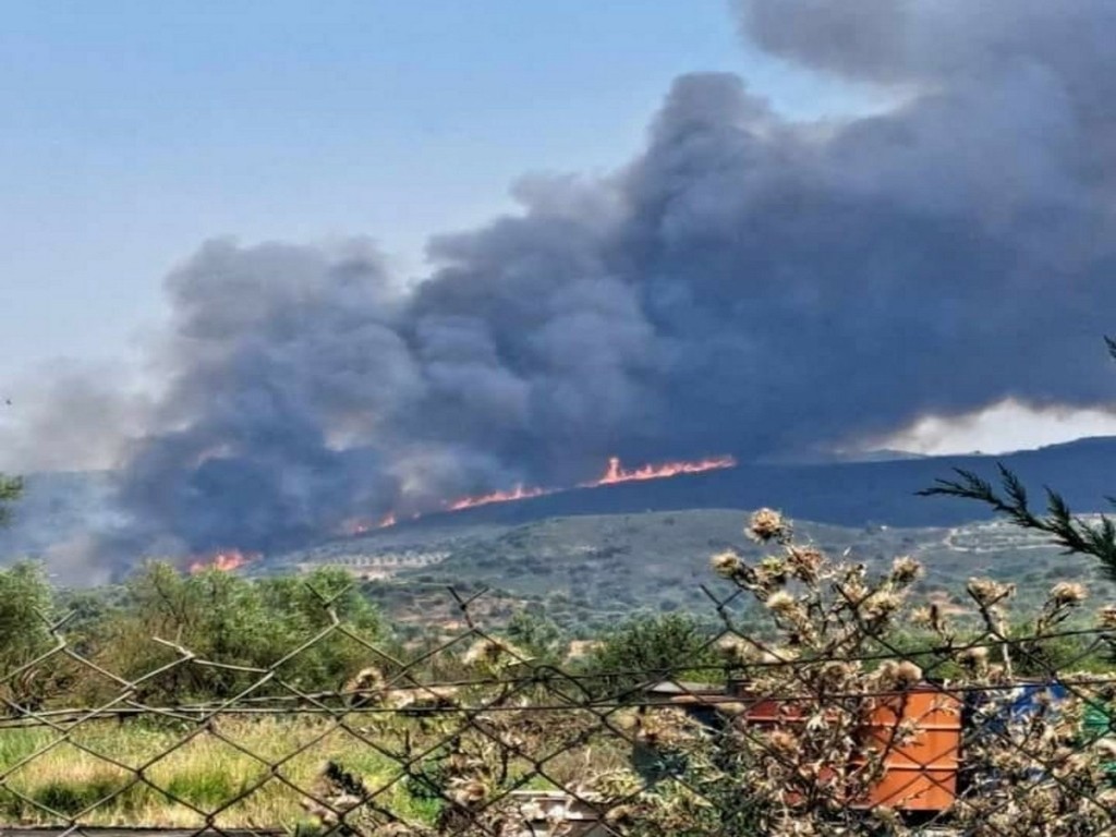 Φωτιά στο Πυρί Λακωνίας: Καίει ανεξέλεγκτη η πυρκαγιά – Μηχανική βλάβη σε ελικόπτερο ERICKSON (pics&vids)