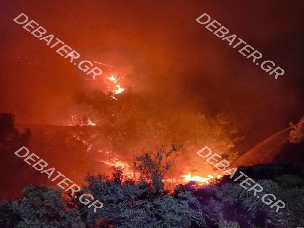 Φωτιά στη Ρόδο: Δύσκολη η νύχτα – Καίει ανεξέλεγκτο το πύρινο μέτωπο (pics&vids)