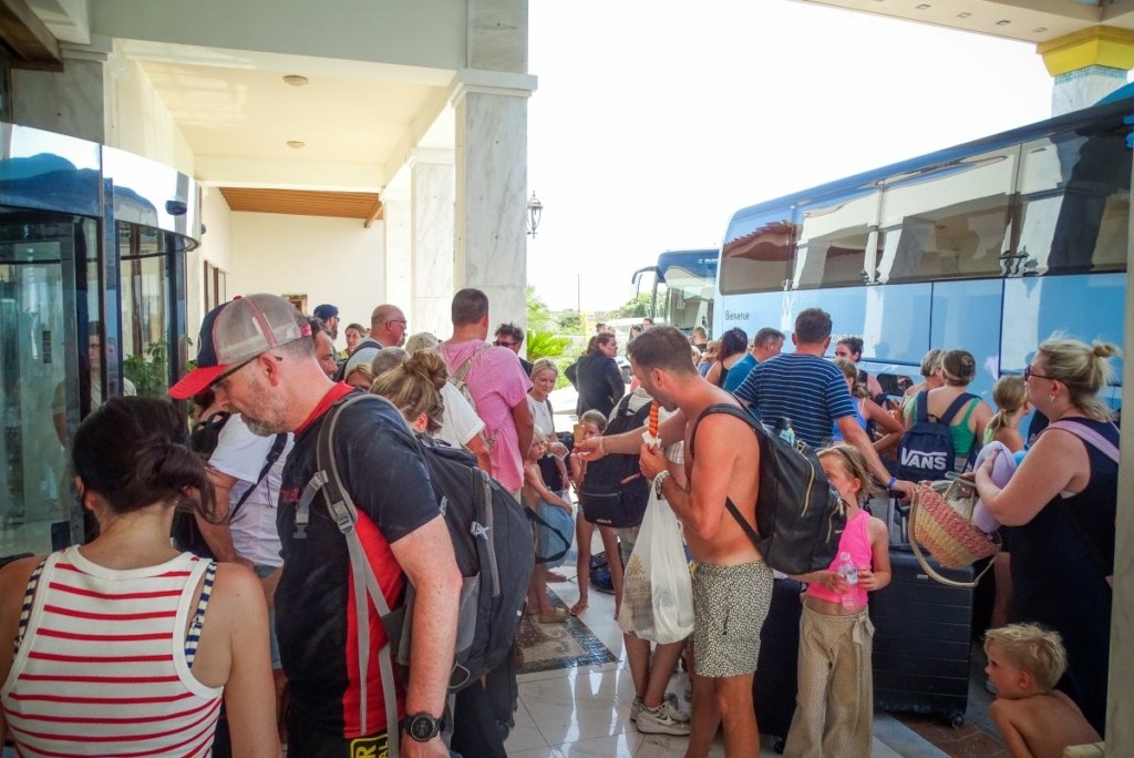 Φωτιά στη Ρόδο: Μέτρα για τη διευκόλυνση των τουριστών – Οι πτήσεις των επόμενων ημερών