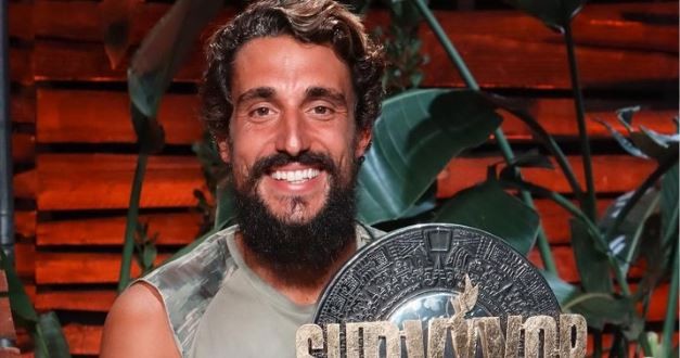 Σαν… κειμήλια έχει ο Σάκης Κατσούλης τα έπαθλα του Survivor – Η περίοπτη θέση που τα έχει τοποθετήσει (pics&vid)