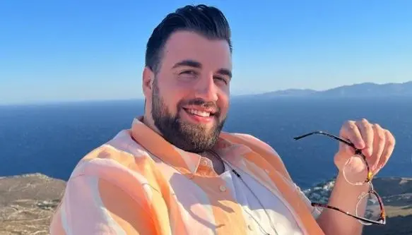 Κάηκε ολοσχερώς το εξοχικό του Σταύρου Βαρθαλίτη – “Εκεί πέρασα όλα μου τα παιδικά χρόνια”
