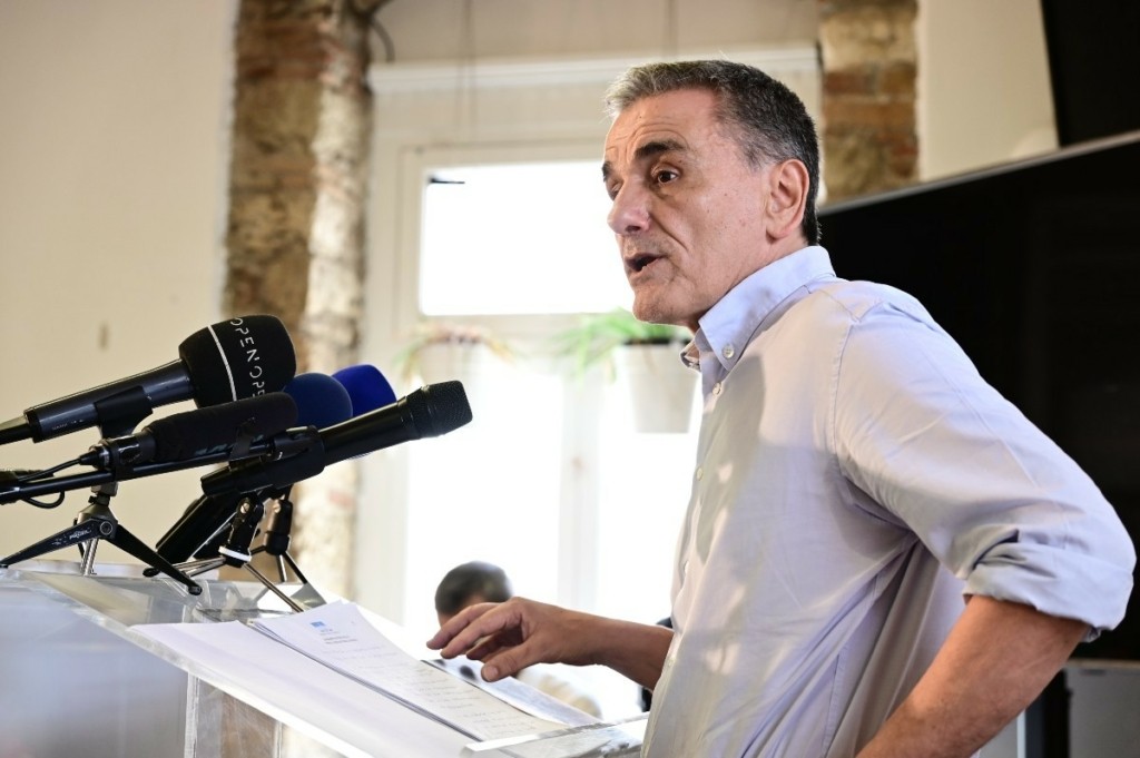 Ο Ευκλείδης Τσακαλώτος ανακοίνωσε την υποψηφιότητά του για την προεδρία του ΣΥΡΙΖΑ