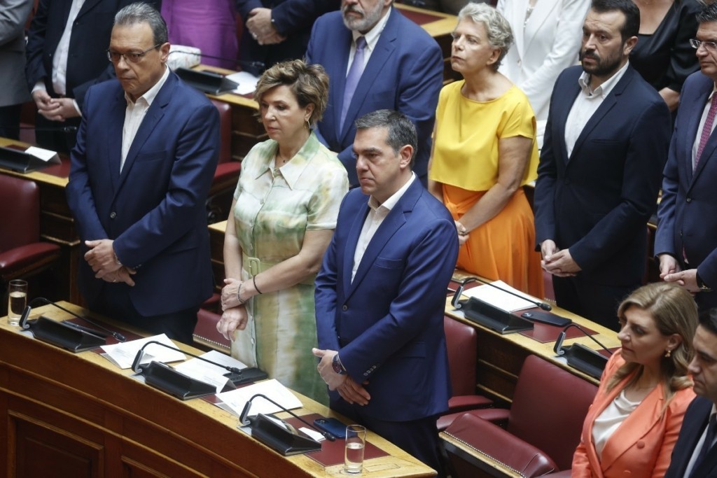 Ο Αλέξης Τσίπρας στην ορκωμοσία της Βουλής – Η πρώτη εμφάνιση μετά την παραίτηση του (pics)