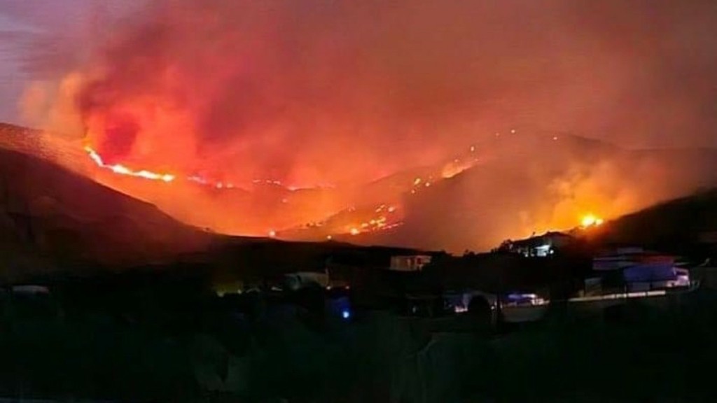 «Μάχη» με τα πύρινα μέτωπα στη Μαγνησία: 112 στους κατοίκους του Βόλου να μείνουν στα σπίτια – Εκκενώθηκαν οικισμοί