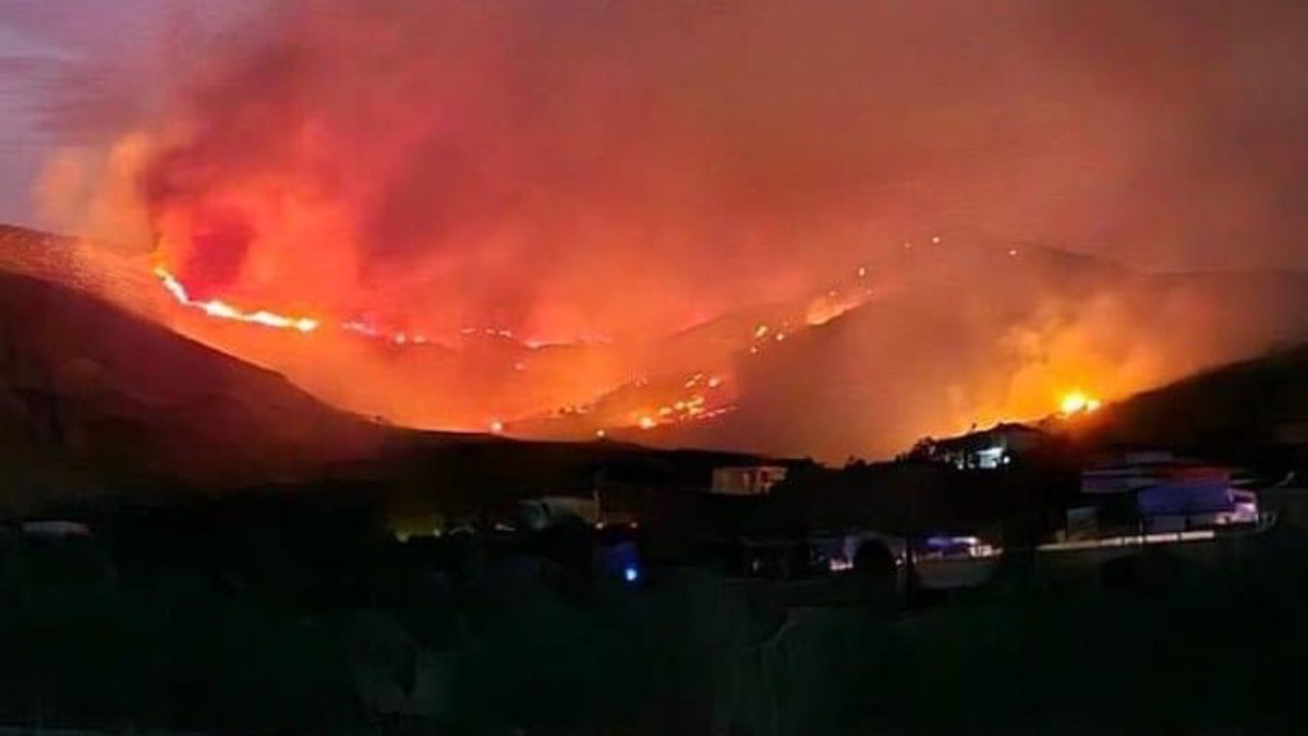 «Μάχη» με τα πύρινα μέτωπα στη Μαγνησία: 112 στους κατοίκους του Βόλου να μείνουν στα σπίτια – Εκκενώθηκαν οικισμοί