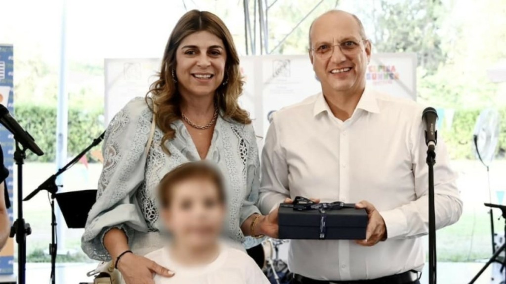 Κοντά στα παιδιά της Ογκολογικής Κλινικής του Συλλόγου ΕΛΠΙΔΑ ο Γιάννης Οικονόμου