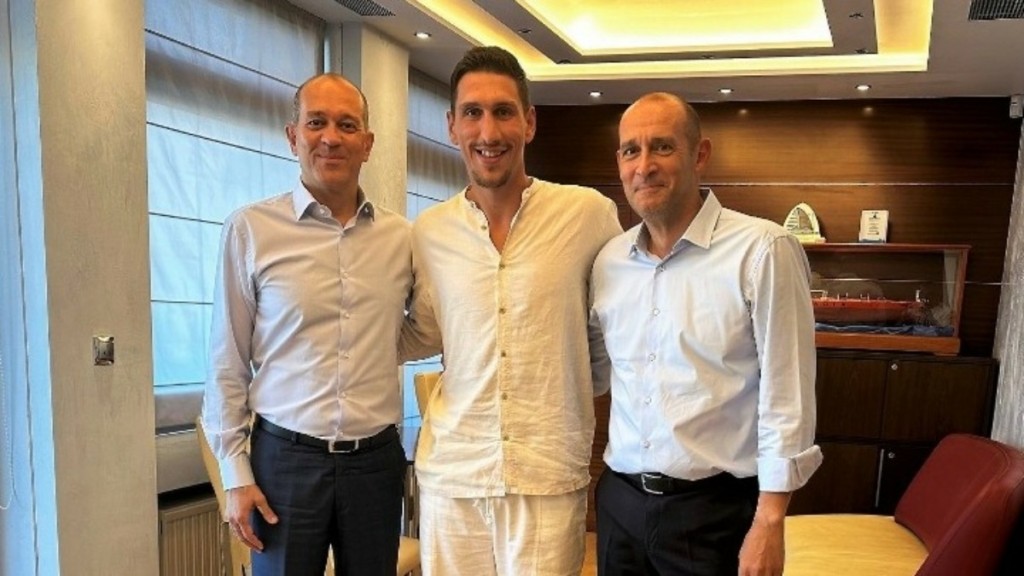 Στον Ολυμπιακό ως το 2026 ο Γιαννούλης Λαρεντζάκης