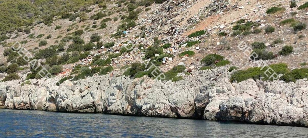 Αγκίστρι: «Έχουν κάνει παράνομη χωματερή και τα σκουπίδια καταλήγουν στη θάλασσα» – Καταγγελία – σοκ στο DEBATER (pic&vid)