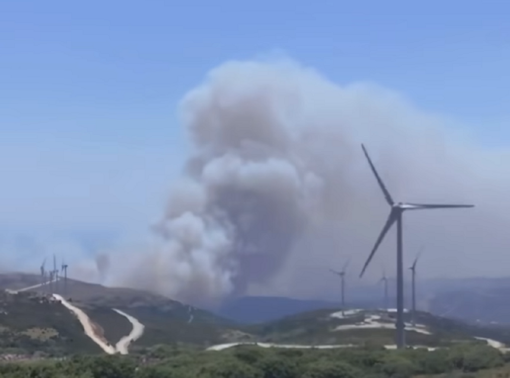 Φωτιά στην Εύβοια: Ο πύρινος εφιάλτης συνεχίζεται – Μήνυμα του 112 για εκκένωση στο χωριό Άγιοι