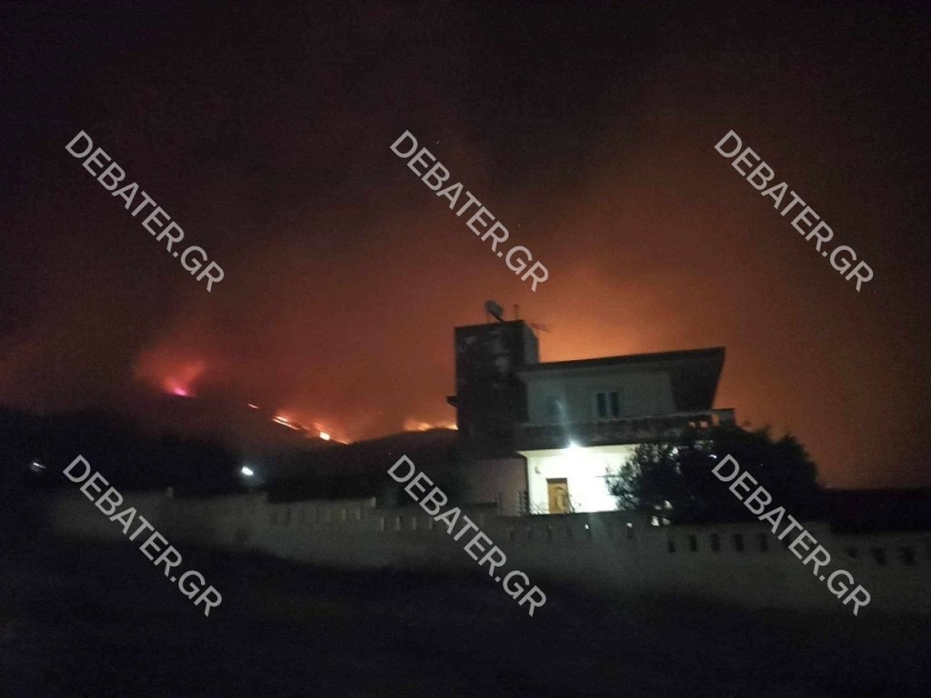 Φωτιά στη Μάνδρα: Νύχτα κόλαση στη Δυτική Αττική – Στο έλεος της πύρινης λαίλαπας οικισμοί και σπίτια (pics&vids)