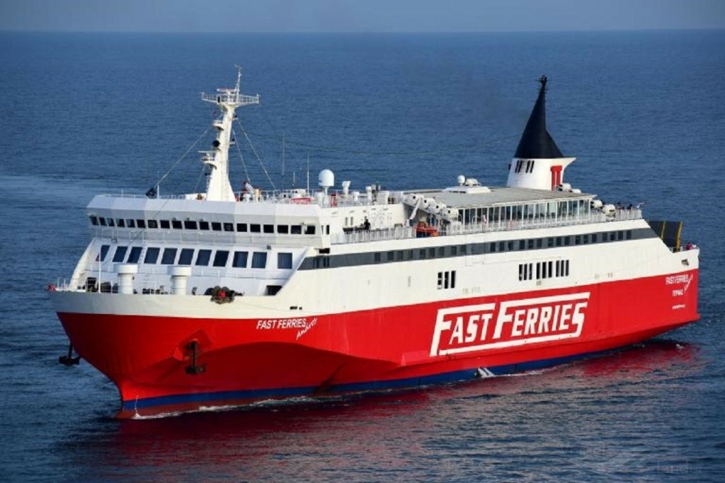 Μηχανική βλάβη στο Fast Ferries andros