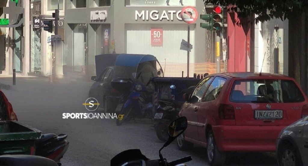 Τρόμος στο κέντρο των Ιωαννίνων – Αμάξι τυλίχθηκε στις φλόγες