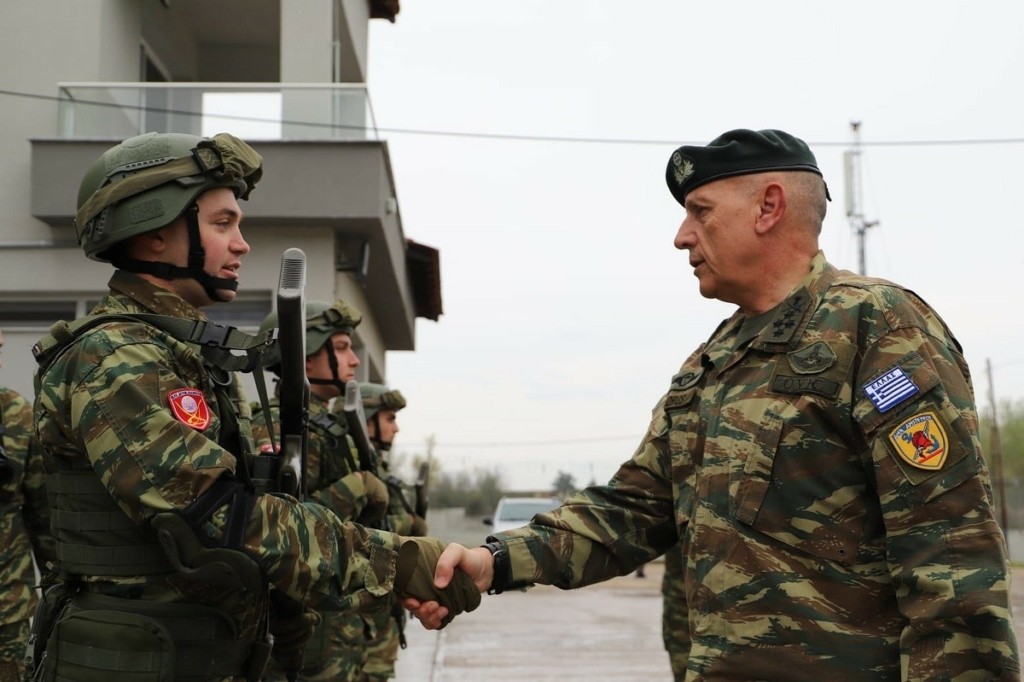 Τεράστια κινητοποίηση των Ενόπλων Δυνάμεων για την αντιμετώπιση των πυρκαγιών στον Έβρο