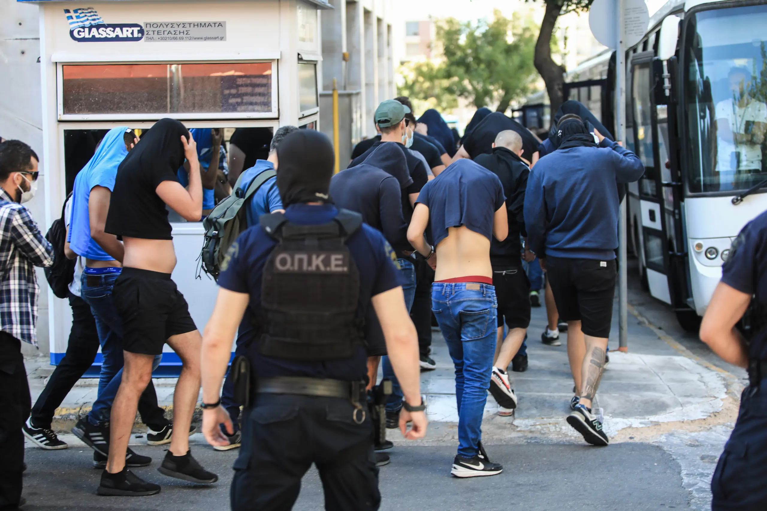 Νέα Φιλαδέλφεια: Απολογούνται από σήμερα κατά ομάδες οι συλληφθέντες – Βαρύτατες οι κατηγορίες που αντιμετωπίζουν