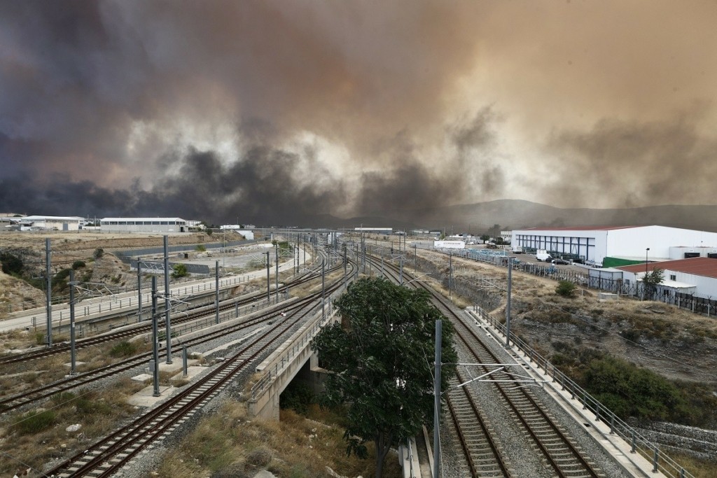 Φωτιά στον Ασπρόπυργο: Νέο μήνυμα του 112 για εκκένωση οικισμού