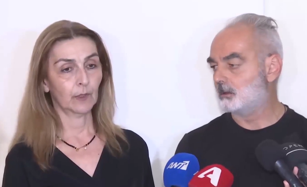 Γονείς Άλκη Καμπανού για τη δολοφονία του 29χρονου οπαδού της ΑΕΚ: «Μετά τον Άλκη, πολύ απλά πήγαμε στον Μιχάλη»
