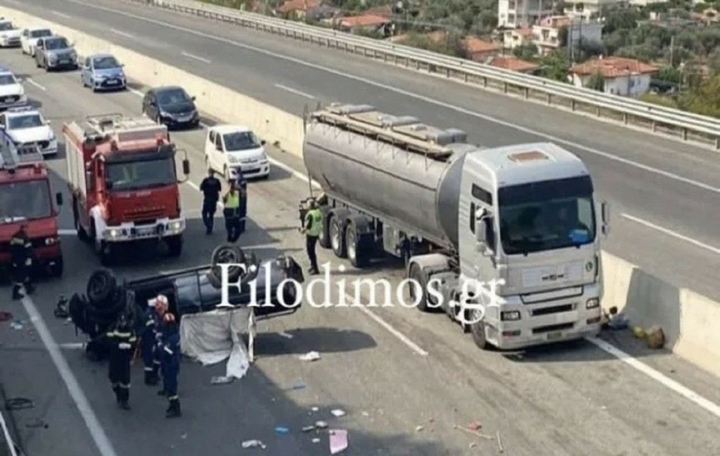Τραγωδία στην Εθνική Οδό Αθηνών Πατρών: Τροχαίο με μια νεκρή γυναίκα (pics)