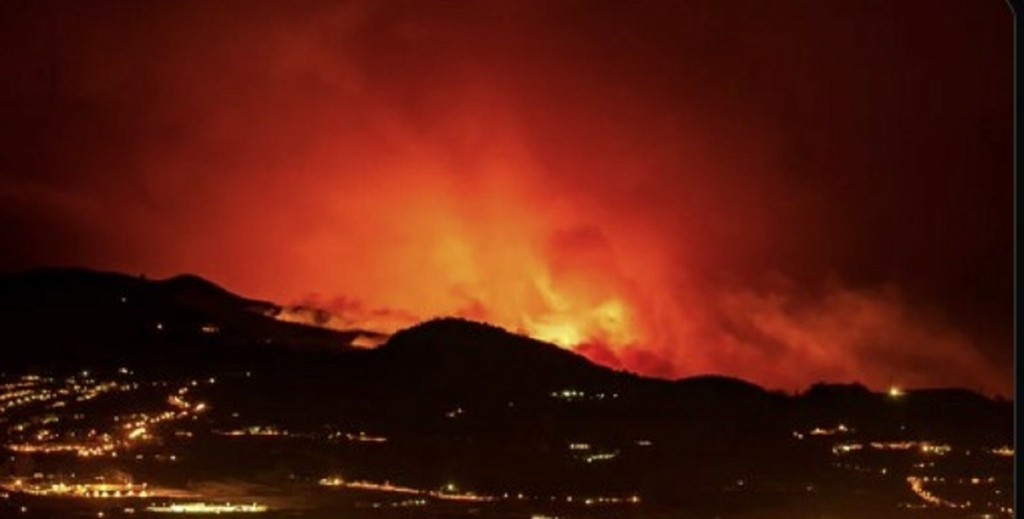 Τρόμος με τις φωτιές στην Τενερίφη: 26.000 άνθρωποι απομακρύνθηκαν από τα σπίτια τους