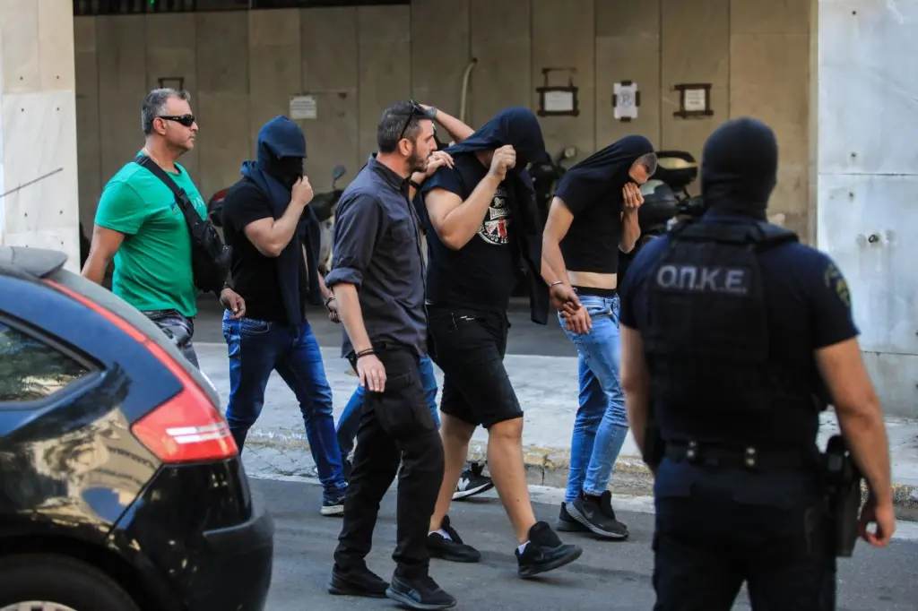 Νέα Φιλαδέλφεια: Ποινική δίωξη για 4 κακουργήματα και 7 πλημμελήματα στους 104 συλληφθέντες