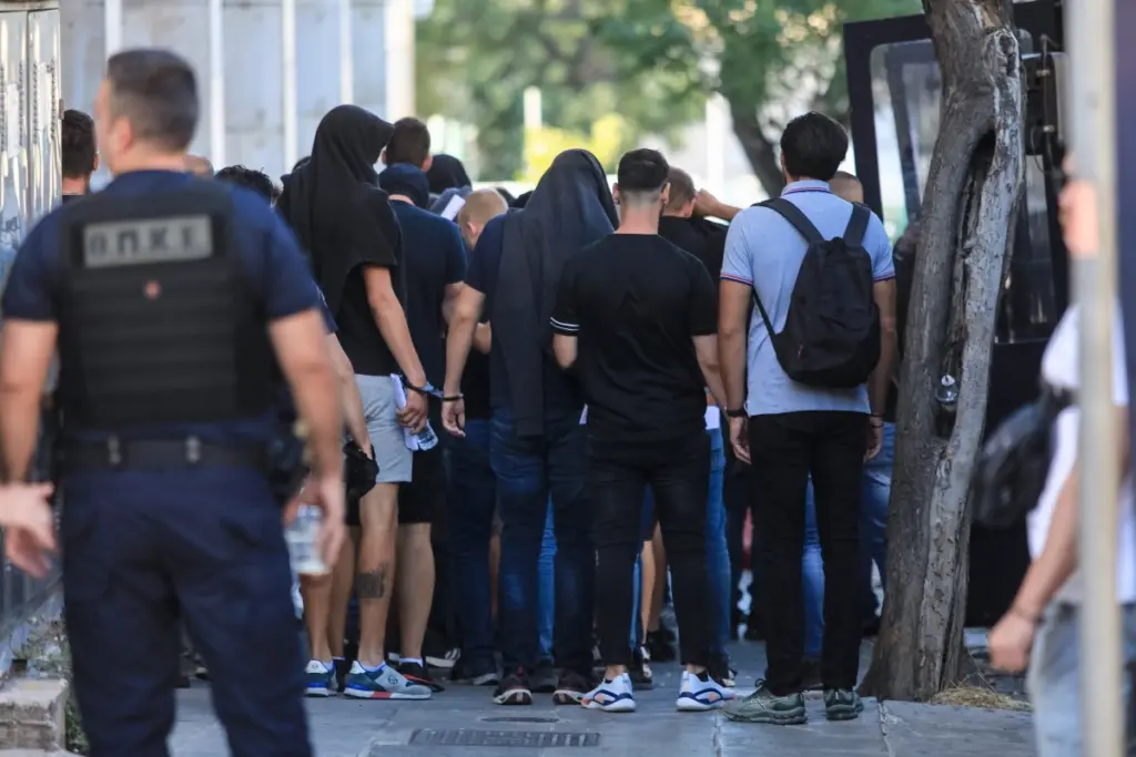 Νέα Φιλαδέλφεια: Συνεχίζονται οι απολογίες των χούλιγκαν για τη δολοφονία του 29χρονου – Άλλοι 40 στον Εισαγγελέα