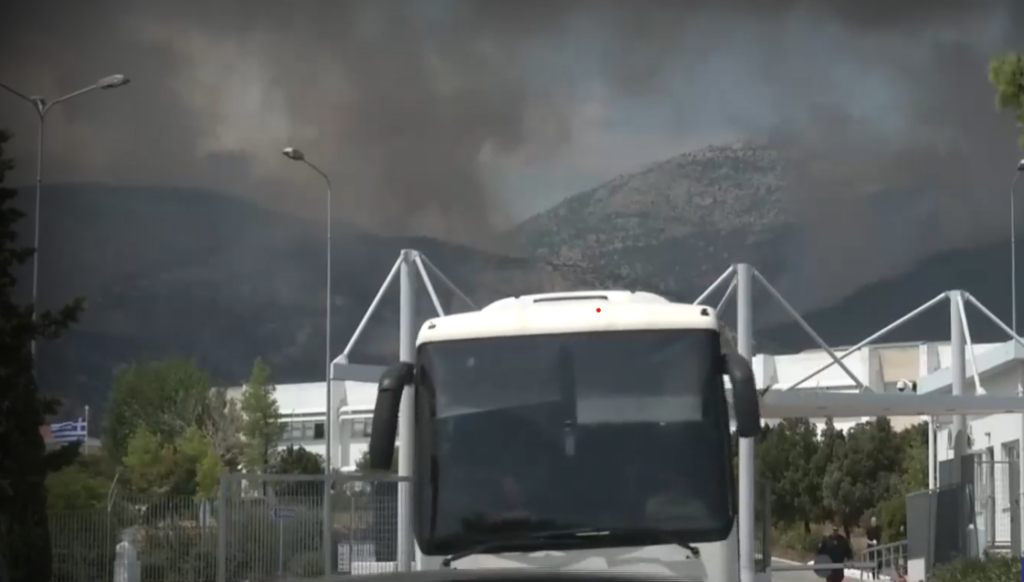 Εκκένωθηκε το κέντρο κράτησης της Αμυγδαλέζας – Απομακρύνθηκαν περίπου 780 μετανάστες (vid)