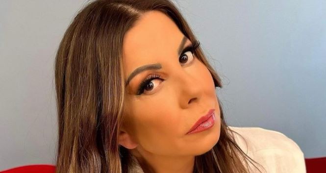 Η πρώτη φωτογραφία της Άντζελας Δημητρίου αγκαλιά με τη νεογέννητη εγγονή της