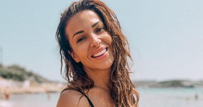 Η Ελένη Χατζίδου ποζάρει topless σε μπανιέρα στις Μαλδίβες (pics)