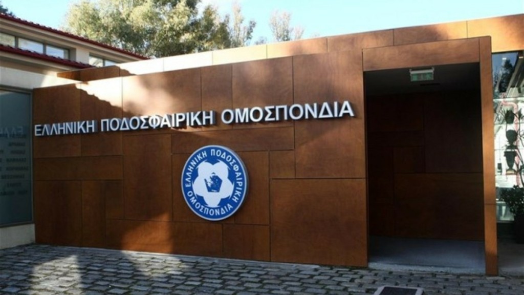 Μαίνεται η κόντρα της ΕΠΟ με τους διαιτητές – «Σφυρίζεται ή έρχεται διαγραφή»