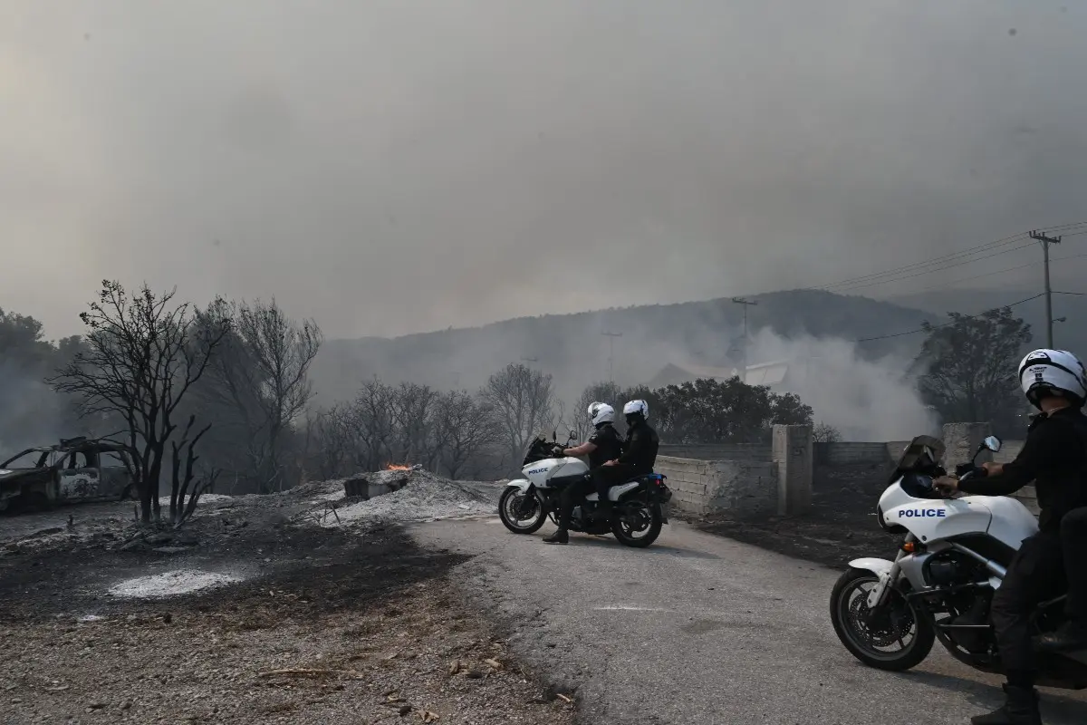 Ποιοι δρόμοι είναι κλειστοί λόγω της φωτιάς στην Πάρνηθα