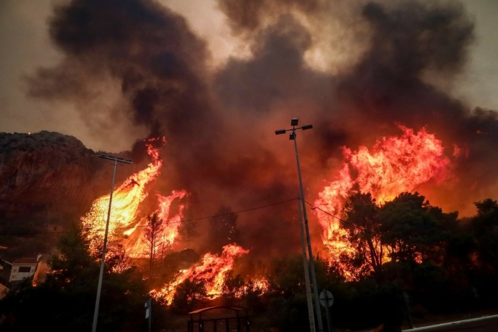 Μήνυμα της Κομισιόν προς την Ελλάδα: «Δεν είσαι μόνη»