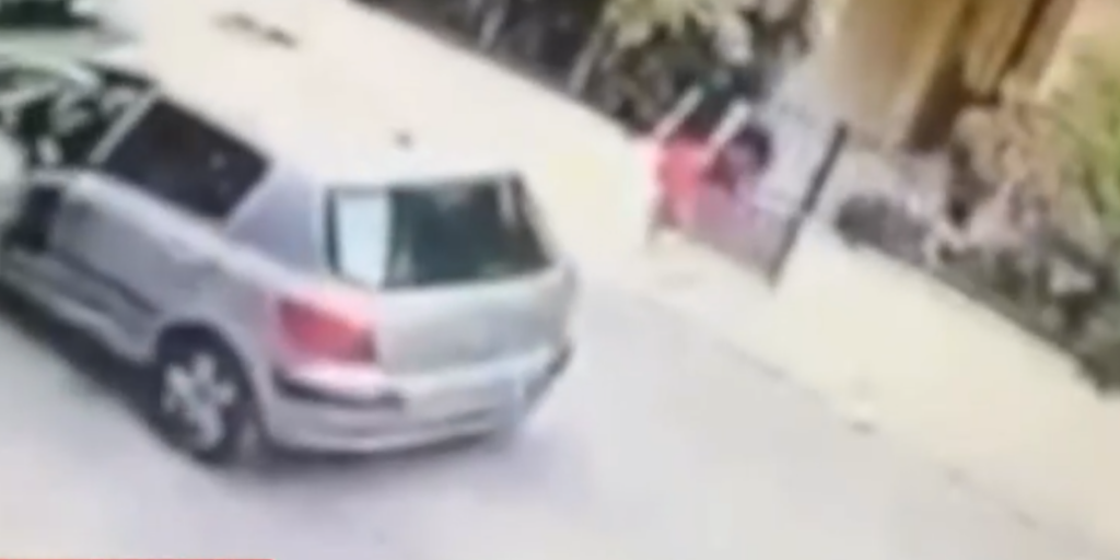 Τρόμος για 17χρονο στο Ίλιον: Του την “έπεσαν” με μαχαίρι για να του πάρουν το κινητό – Δείτε το βίντεο