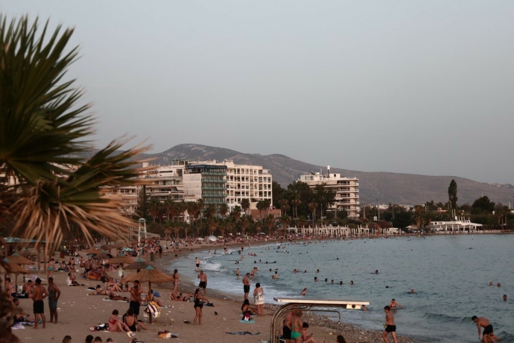 Εφιαλτική πρόβλεψη – Νέο κύμα καύσωνα μετά τον Δεκαπενταύγουστο προμηνύει το Bloomberg
