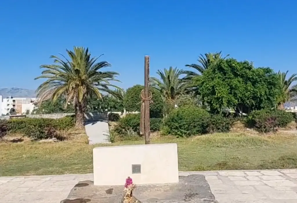 Άγνωστοι προκάλεσαν ζημιές στον τάφο του Νίκου Καζαντζάκη στο Ηράκλειο (vid)