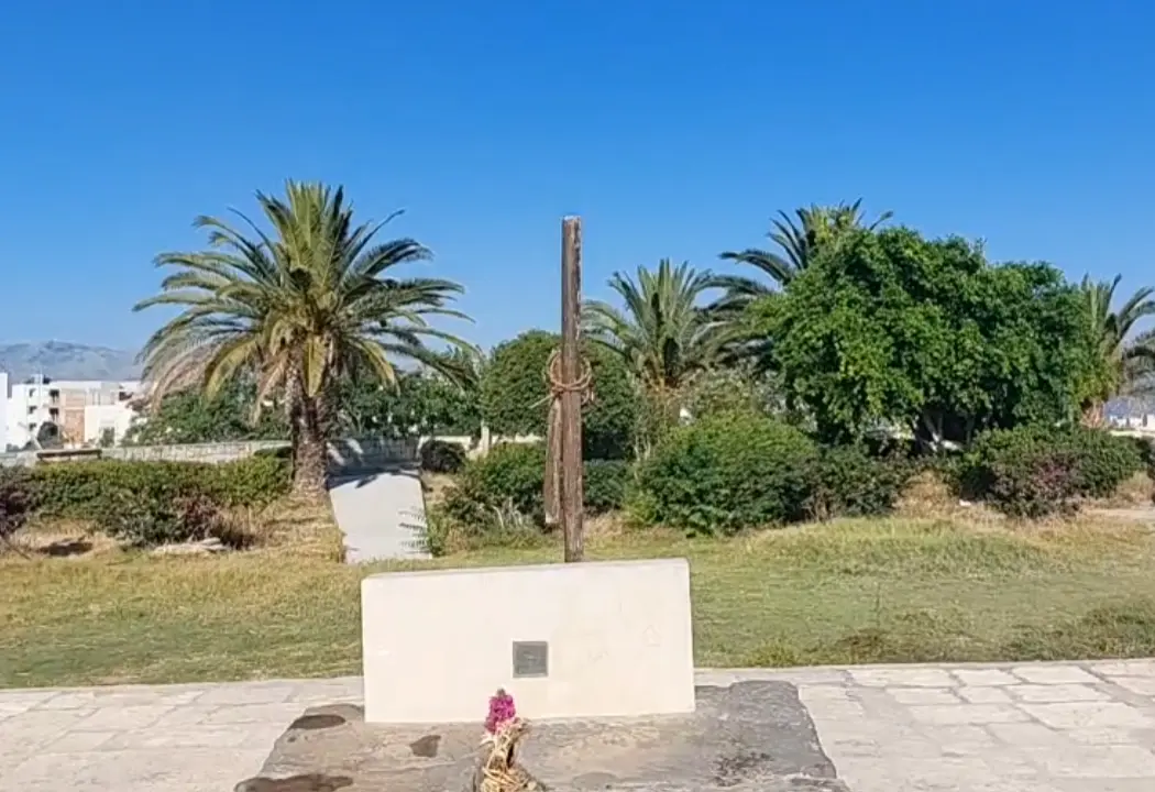 Άγνωστοι προκάλεσαν ζημιές στον τάφο του Νίκου Καζαντζάκη στο Ηράκλειο (vid)