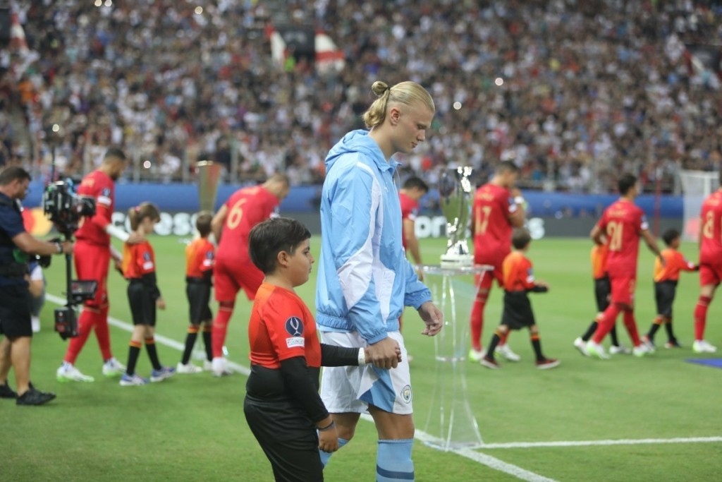 Super Cup: Αυτός είναι ο μικρός Λέανδρος που συγκίνησε τον Χάαλαντ (pics&vid)