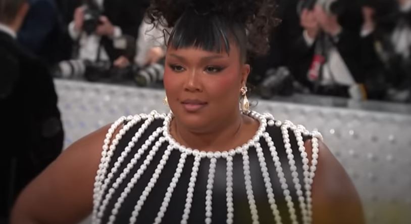 Βαριές κατηγορίες εις βάρος της Lizzo – Χορεύτριές της καταγγέλλουν σεξουαλική παρενόχληση και body shaming