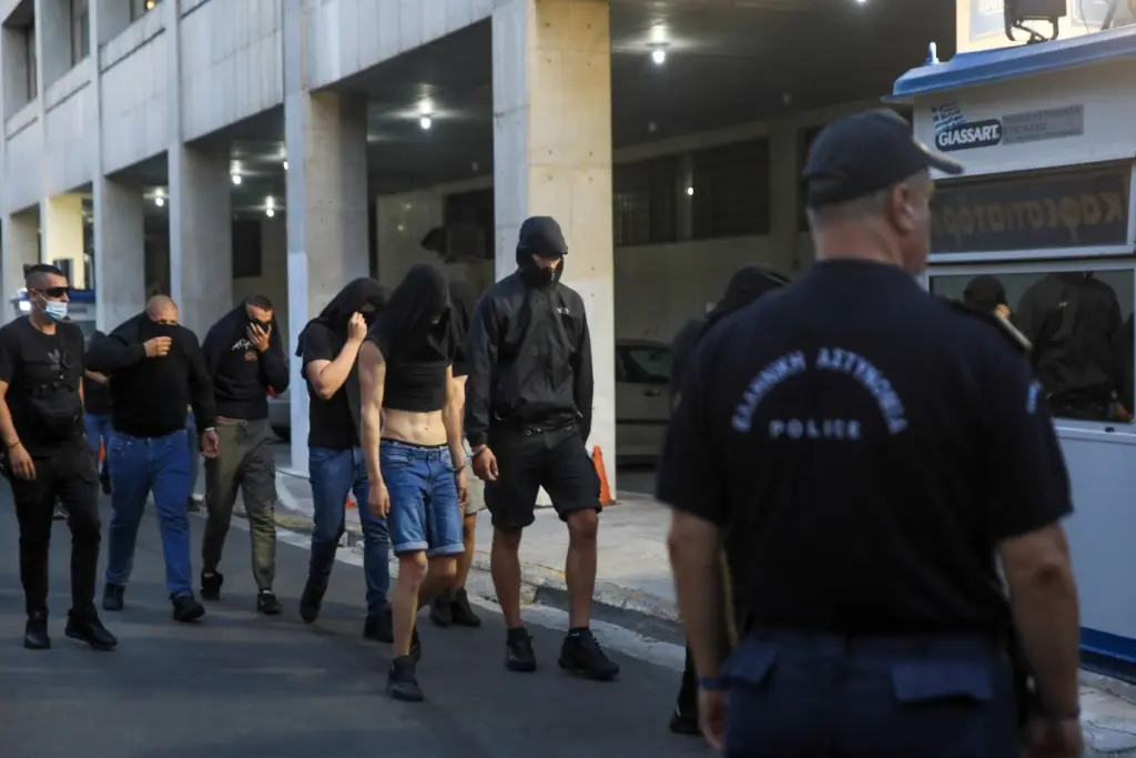 Νέα Φιλαδέλφεια: Στον εισαγγελέα οι συλληφθέντες για τη δολοφονία του 29χρονου – Συνέλαβαν ακόμα πέντε Κροάτες