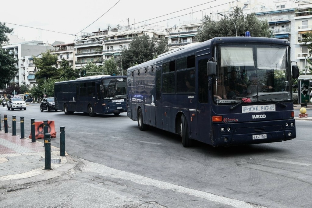 Νέα Φιλαδέλφεια: Προφυλακίστηκαν 105 κατηγορούμενοι – Ξεκίνησε η μεταγωγή τους σε 16 φυλακές