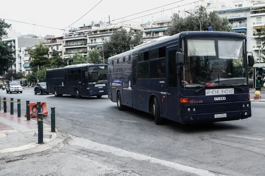 Νέα Φιλαδέλφεια: Προφυλακίστηκαν 105 κατηγορούμενοι – Ξεκίνησε η μεταγωγή τους σε 16 φυλακές