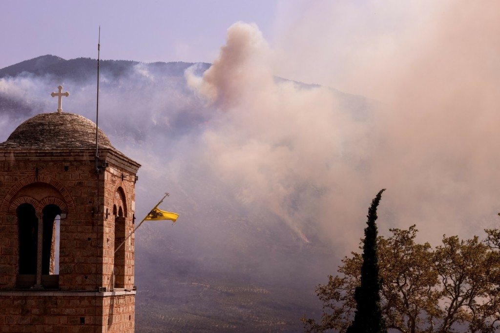 Μονή Οσίου Λουκά: Αρχίζουν οι εργασίες για αποκατάσταση των ζημιών από τη φωτιά
