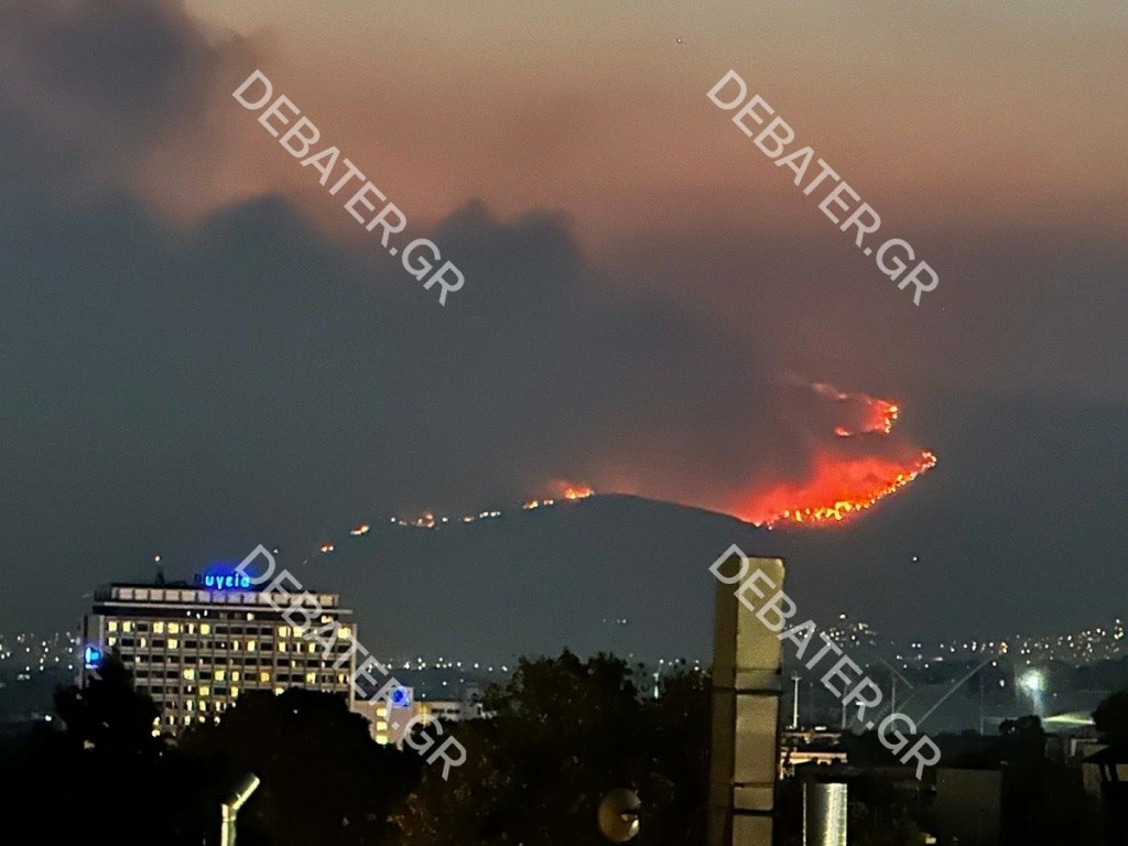 Φωτιά στη Φυλή: Ανεβαίνει προς Πάρνηθα το μέτωπο – Καμένα σπίτια και επιχειρήσεις (vid&pics)