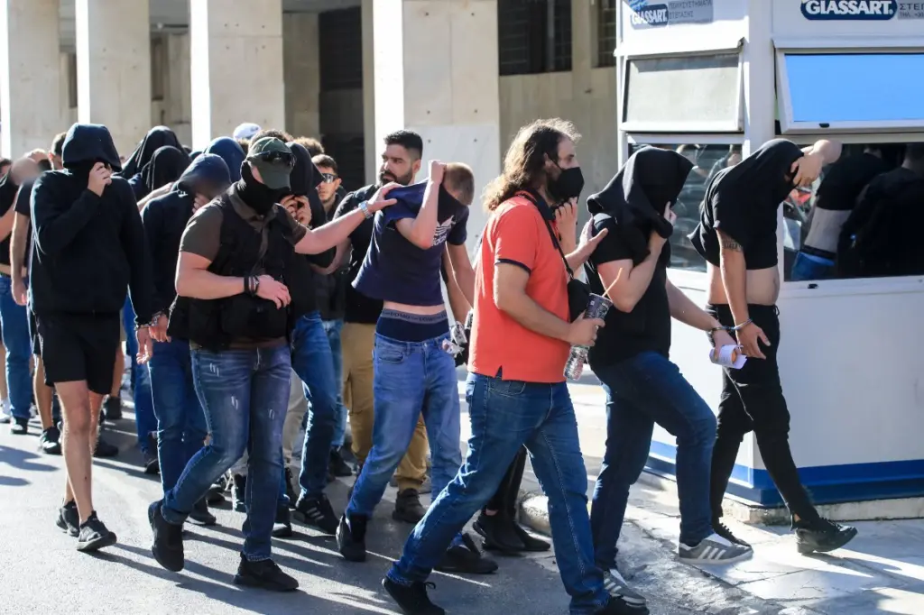 Νέα Φιλαδέλφεια: Προφυλακιστέοι ακόμη 12 Κροάτες κι ένας Έλληνας από το δεύτερο γκρουπ των χούλιγκαν
