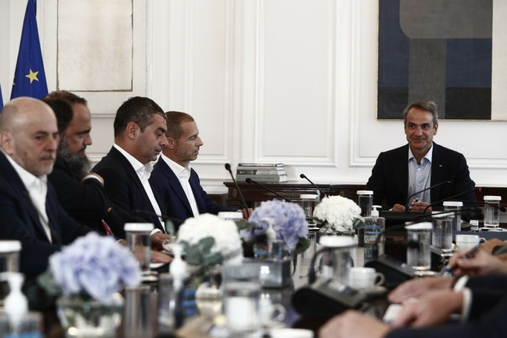 Κυριάκος Μητσοτάκης: Στο Μέγαρο Μαξίμου ο πρόεδρος της UEFA – Σύσκεψη με Μαρινάκη, Αλαφούζο, Μελισσανίδη και εκπρόσωπο Σαββίδη