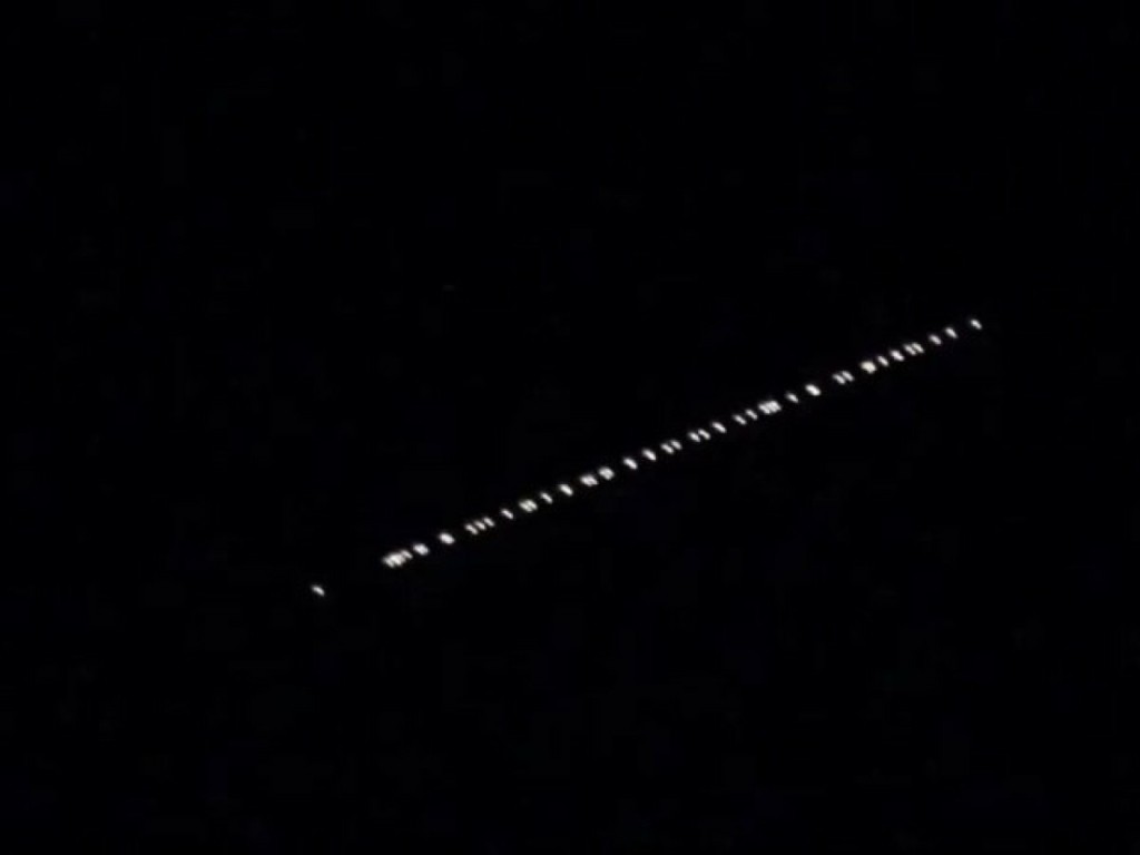 Starlink: Οι δορυφόροι του Έλον Μασκ στον ουρανό του Τυρνάβου